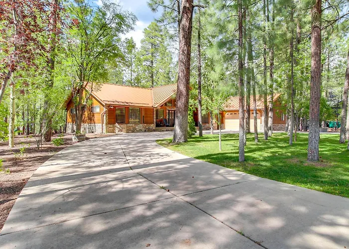 Large Backyard & Playset: Family In Pinetop! Holiday home *
