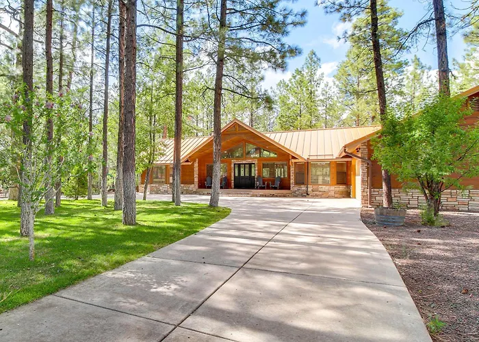 Holiday home Large Backyard & Playset: Family In Pinetop! *