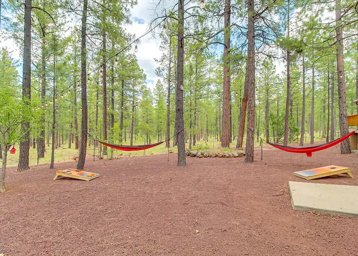 Holiday home Large Backyard & Playset: Family In Pinetop!