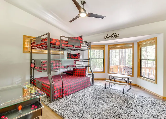 Holiday home Large Backyard & Playset: Family In Pinetop! *