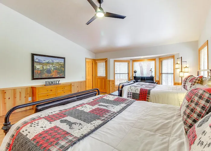 Large Backyard & Playset: Family In Pinetop!