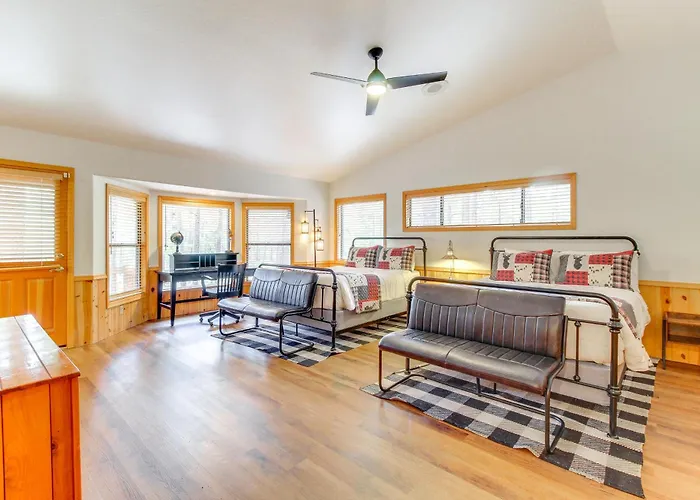 Large Backyard & Playset: Family In Pinetop! Holiday home