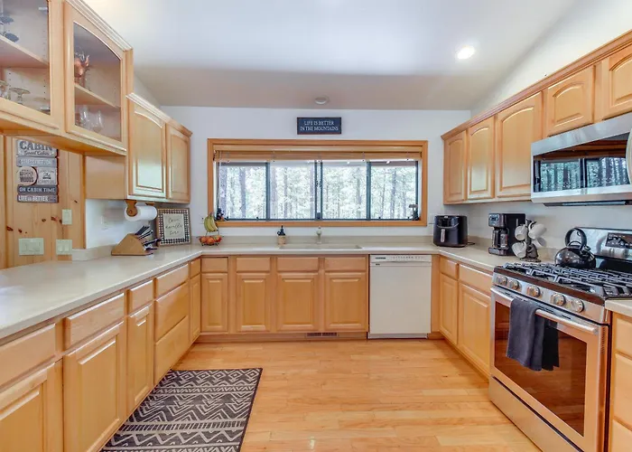 Large Backyard & Playset: Family In Pinetop! *