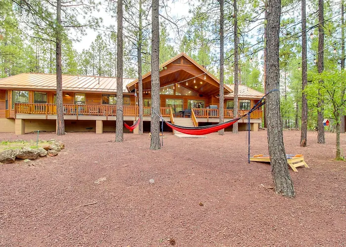 Holiday home Large Backyard & Playset: Family In Pinetop! *